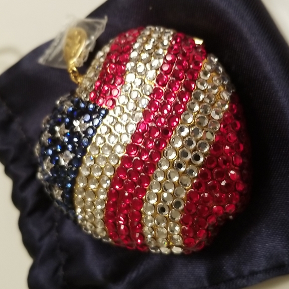 Estee Lauder compact decorative with brilliant crystals (American flag apple). - Picture 2 of 8